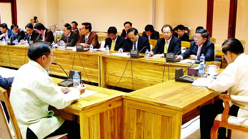 Phó thủ tướng Lào chủ trì hội đàm với đoàn cấp cao Hà Tĩnh - ảnh 1